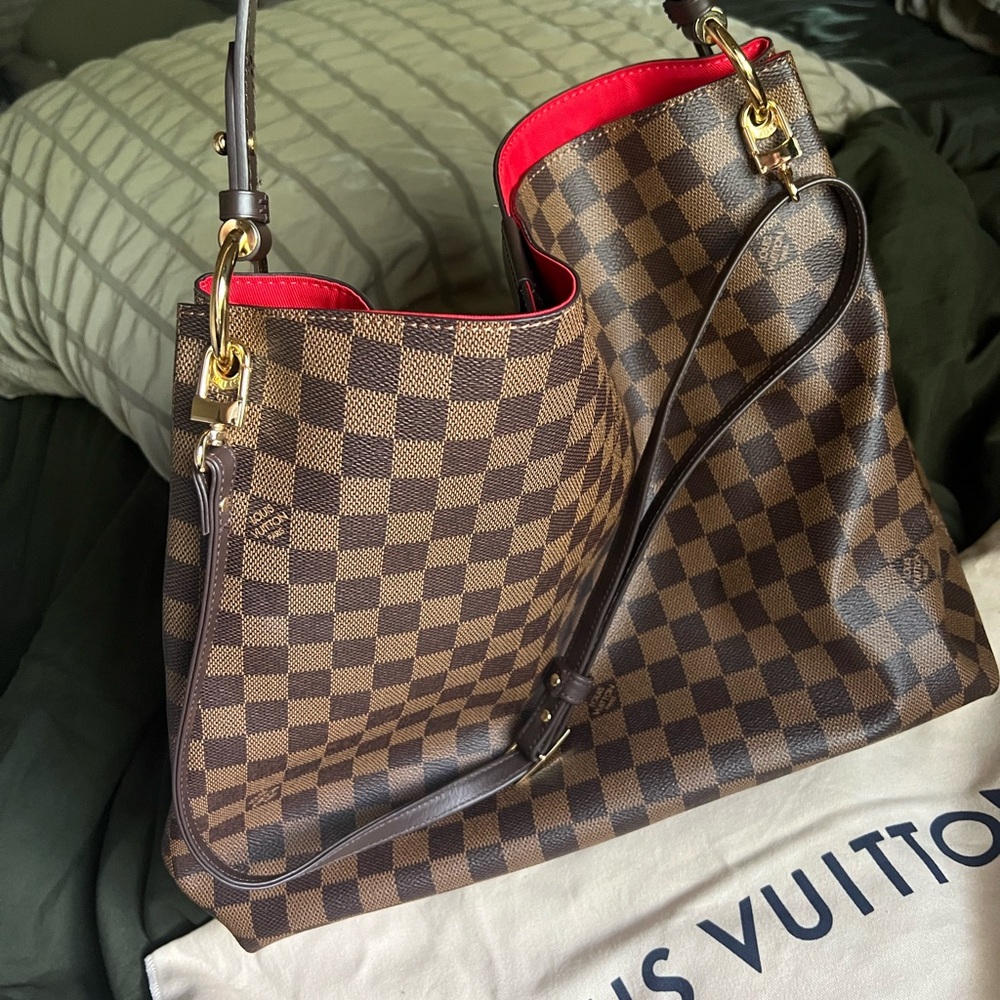 Graceful MM, authentic, like new! Small scuff